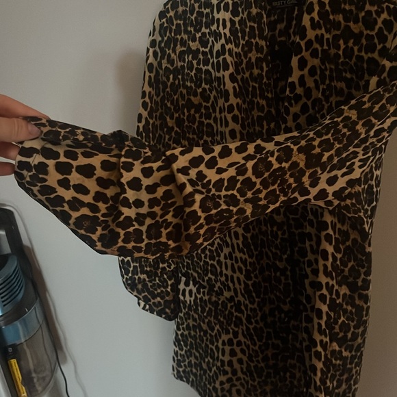 Barely worn, FUN cheetah print cardigan, size L - Picture 2 of 3